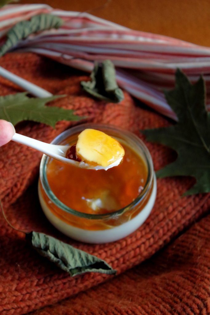 Ricetta della panna cotta alla menta con coulis di mela