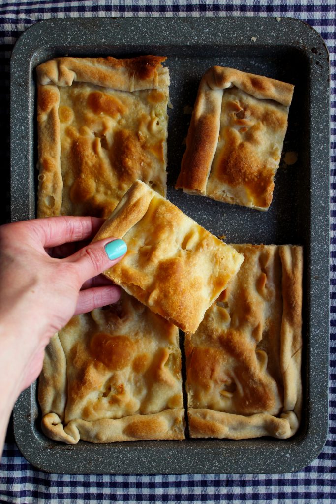 Schiacciata croccante al formaggio