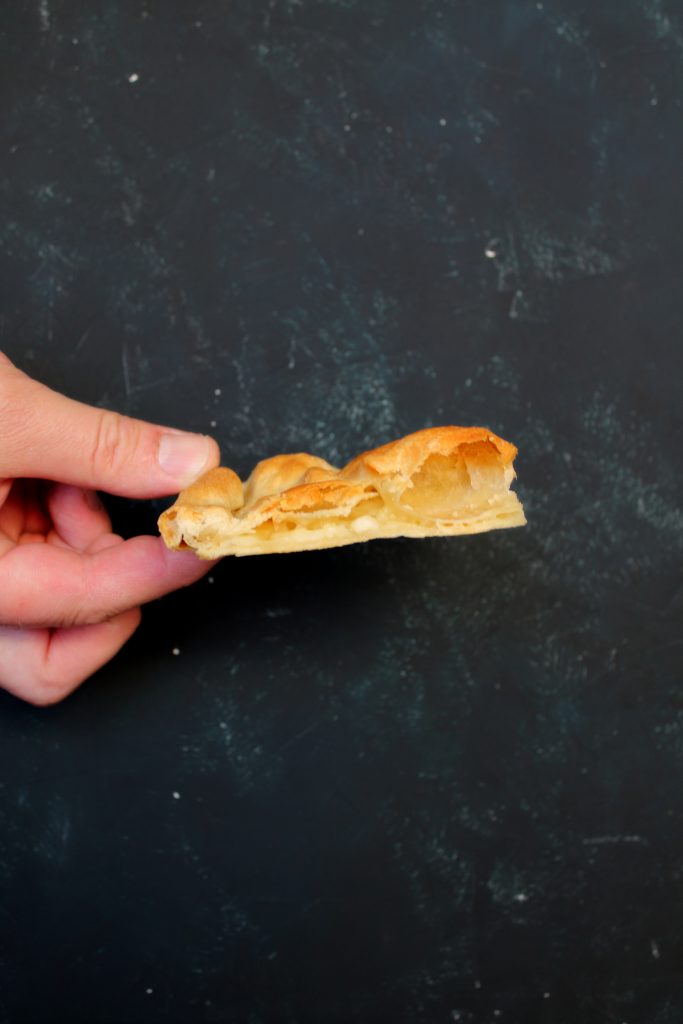 Schiacciata croccante al formaggio